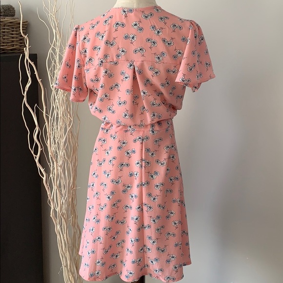 Pink flower wrap dress -size Small - Picture 3 of 4
